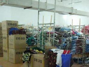 四川特價服裝批發 精品女裝跳樓貨一手貨源與成都市場機遇