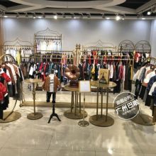 廣州巴啦服飾有限責(zé)任公司 專(zhuān)業(yè)服裝批發(fā)供應(yīng)，時(shí)尚潮流一手掌握